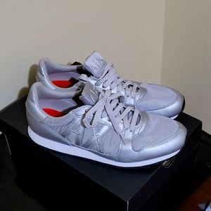 🔥AUTHENTIC ARMANI EXCHANGE SNEAKERS SIZE 11 SILVER/WHITE🔥